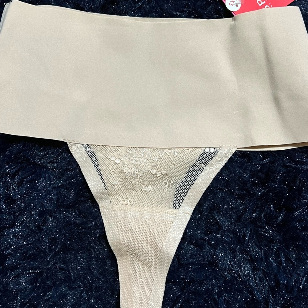 NWT Spanx Thong -XS - Picture 5 of 6